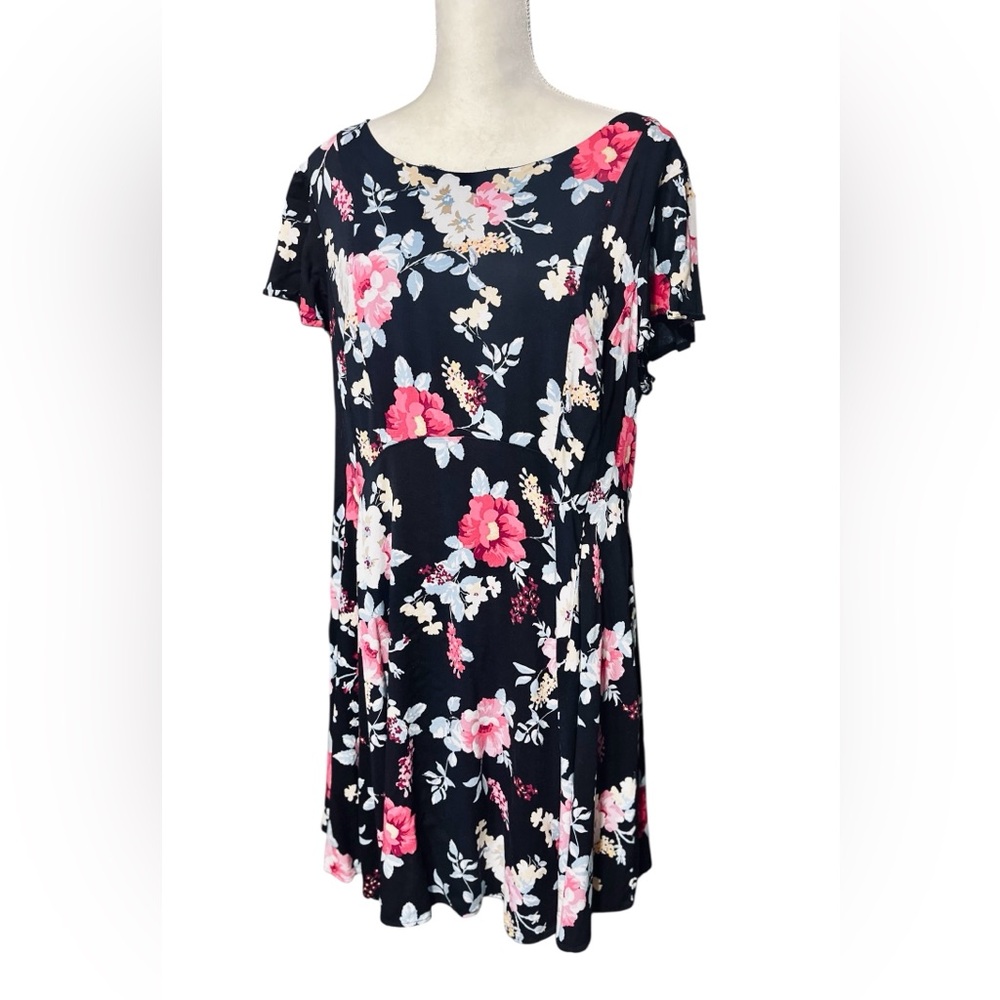 TORRID Black & Pink Floral Short Sleeve Lined dress Size 16